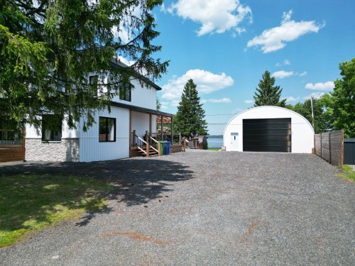 Cour - 364 Av. Privat, Taschereau, QC 