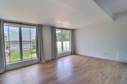 Vue sur l'eau - 364 Av. Privat, Taschereau, QC 