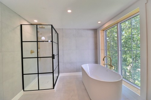 Salle de bains - 364 Av. Privat, Taschereau, QC 