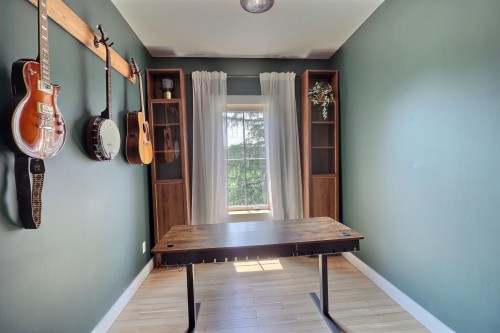Bureau - 364 Av. Privat, Taschereau, QC 