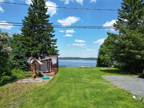 Cour - 364 Av. Privat, Taschereau, QC 