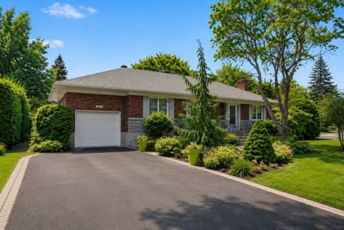 1825 Rue de Bedford  Saint-Bruno-De-Montarville, QC J3V 4A4