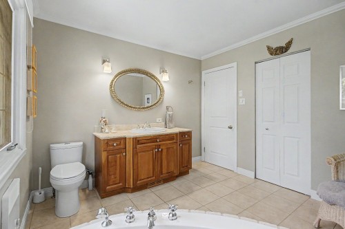 Bathroom - 1825 Rue De Bedford, Saint-Bruno-De-Montarville, QC - Indoor Photo Showing Bathroom