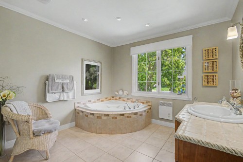 Bathroom - 1825 Rue De Bedford, Saint-Bruno-De-Montarville, QC - Indoor Photo Showing Bathroom
