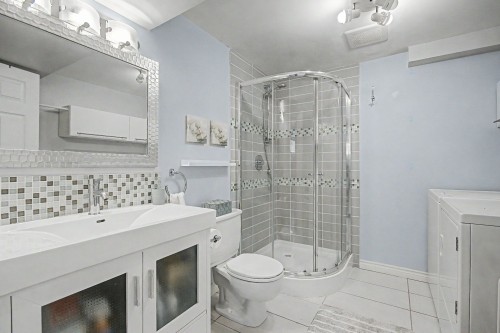 Bathroom - 1825 Rue De Bedford, Saint-Bruno-De-Montarville, QC - Indoor Photo Showing Bathroom