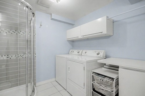 Bathroom - 1825 Rue De Bedford, Saint-Bruno-De-Montarville, QC - Indoor Photo Showing Laundry Room