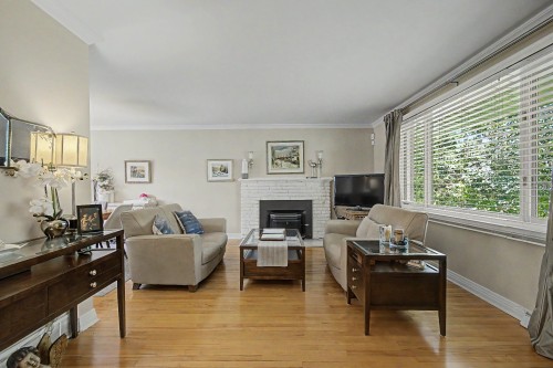 Living Room - 1825 Rue De Bedford, Saint-Bruno-De-Montarville, QC - Indoor Photo Showing Living Room With Fireplace