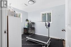 Main floor - bedroom/multi purpose room - 