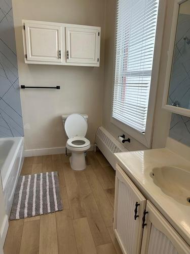 Sedgewick, Alberta - Indoor Photo Showing Bathroom