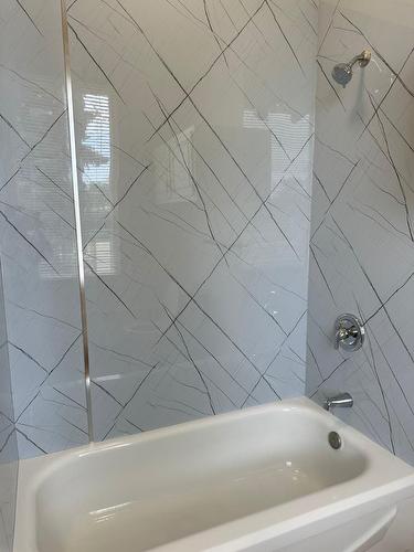 Sedgewick, Alberta - Indoor Photo Showing Bathroom