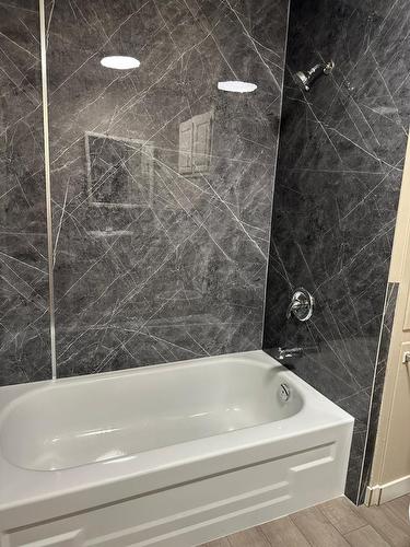 Sedgewick, Alberta - Indoor Photo Showing Bathroom