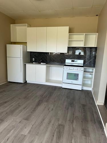 Sedgewick, Alberta - Indoor Photo Showing Kitchen