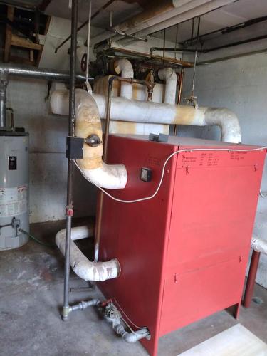 Sedgewick, Alberta - Indoor Photo Showing Garage