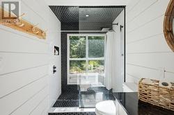 Main Bathroom - 