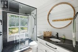Main Bathroom - 