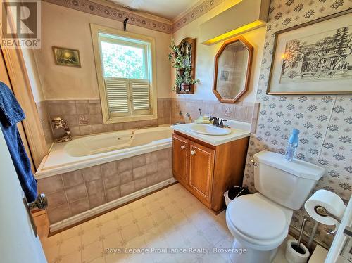 14 County Rd 2 Road, Otonabee-South Monaghan, ON - Indoor Photo Showing Bathroom