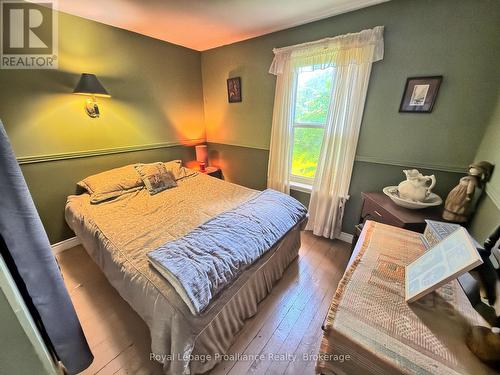 14 County Rd 2 Road, Otonabee-South Monaghan, ON - Indoor Photo Showing Bedroom