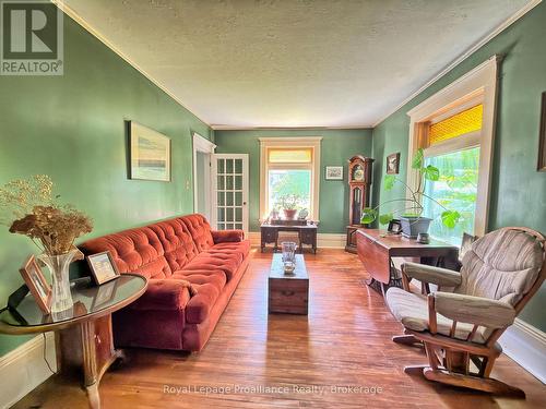 14 County Rd 2 Road, Otonabee-South Monaghan, ON - Indoor Photo Showing Living Room