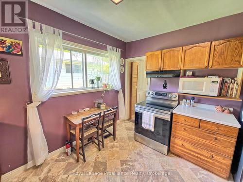 14 County Rd 2 Road, Otonabee-South Monaghan, ON - Indoor Photo Showing Kitchen