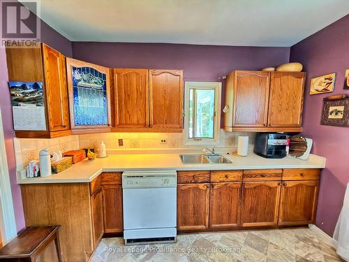 14 County Rd 2 Road, Otonabee-South Monaghan, ON - Indoor Photo Showing Kitchen
