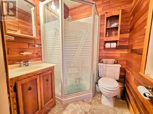 14 County Rd 2 Road, Otonabee-South Monaghan, ON - Indoor Photo Showing Bathroom