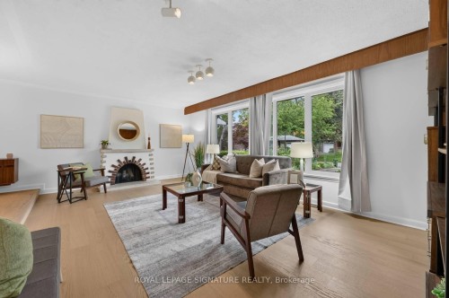 11 Regency Square, Toronto, ON - Indoor Photo Showing Living Room