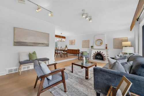 11 Regency Square, Toronto, ON - Indoor Photo Showing Living Room