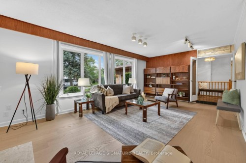 11 Regency Square, Toronto, ON - Indoor Photo Showing Living Room