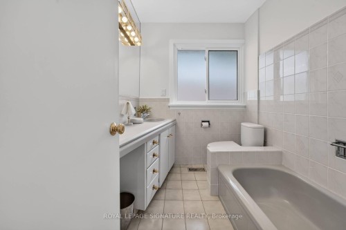 11 Regency Square, Toronto, ON - Indoor Photo Showing Bathroom