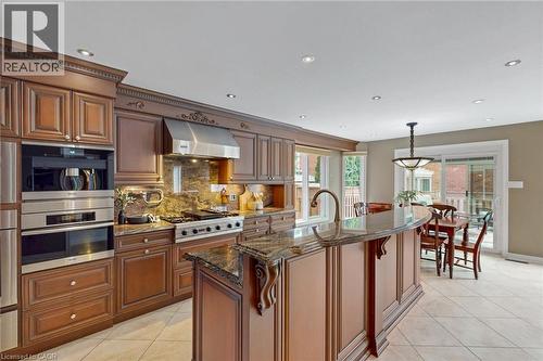 6872 Round Leaf Court, Mississauga, ON - Indoor Photo Showing Kitchen With Upgraded Kitchen