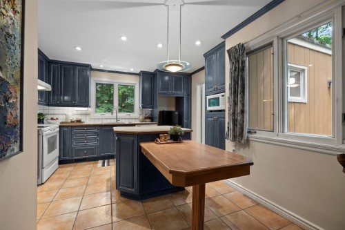 Cuisine - 24 Rue Westwood, Hudson, QC - Indoor Photo Showing Kitchen With Upgraded Kitchen