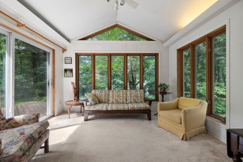 Salle familiale - 24 Rue Westwood, Hudson, QC - Indoor Photo Showing Living Room
