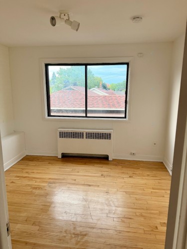 Chambre à coucher - 2-113 Av. Breton, Laval (Laval-Des-Rapides), QC 