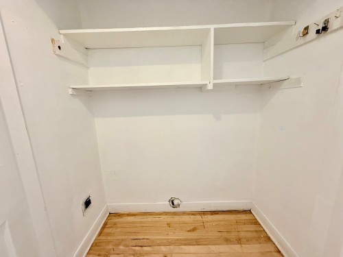 Salle de lavage - 2-113 Av. Breton, Laval (Laval-Des-Rapides), QC 