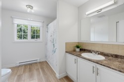 Salle de bains attenante à la CCP - 
