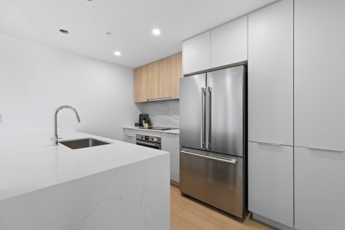 Cuisine - 707-138 Rue Léo-Major, Sainte-Anne-De-Bellevue, QC - Indoor Photo Showing Kitchen With Upgraded Kitchen