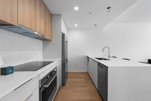 Cuisine - 507-138 Rue Léo-Major, Sainte-Anne-De-Bellevue, QC - Indoor Photo Showing Kitchen With Upgraded Kitchen