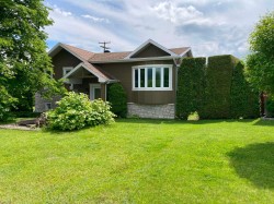 3 Rue de Jonzac  Baie-Saint-Paul, QC G3Z 1C5