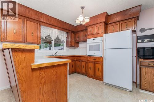 17 Blue Sage Drive, Moose Jaw, SK - Indoor Photo Showing Kitchen