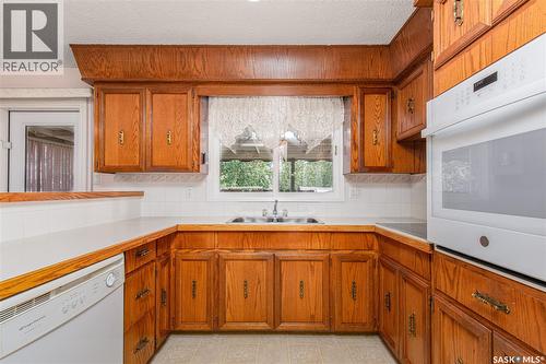 17 Blue Sage Drive, Moose Jaw, SK - Indoor Photo Showing Kitchen