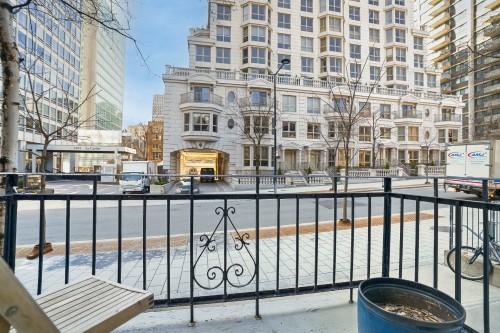 Balcon - 3-3425 Rue Peel, Montréal (Ville-Marie), QC 