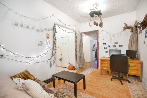 Salon - 3-3425 Rue Peel, Montréal (Ville-Marie), QC 