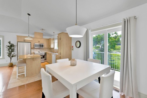Coin-repas - 15 Av. Des Érables, Saint-Sauveur, QC 
