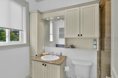 Salle de bains attenante à la CCP - 15 Av. Des Érables, Saint-Sauveur, QC 