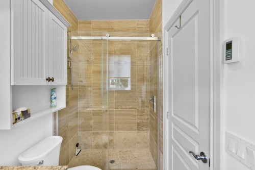 Salle de bains attenante à la CCP - 15 Av. Des Érables, Saint-Sauveur, QC 