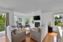 Salon - 15 Av. Des Érables, Saint-Sauveur, QC 