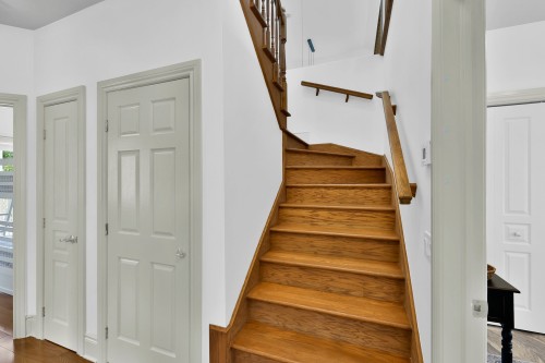 Escalier - 15 Av. Des Érables, Saint-Sauveur, QC 