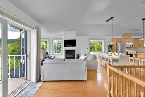 Balcon - 15 Av. Des Érables, Saint-Sauveur, QC 