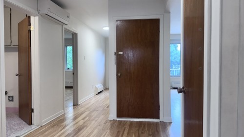 Hall d'entrée/Vestibule - 8120 Rue Comtois, Montréal (Saint-Léonard), QC - Indoor Photo Showing Other Room