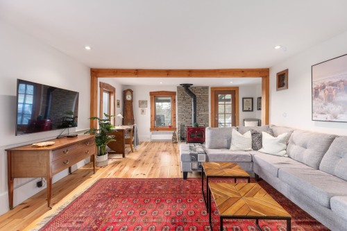 Salle familiale - 101 Ch. Soles, Lac-Brome, QC 
